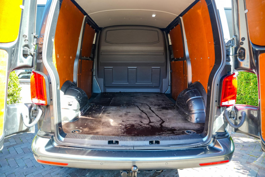 Volkswagen Transporter 2.0 TDI L1H1 28 BULLI Adapt. Cruise LED Groot Navi Virtual Dash DAB+ Camera Automaat!
