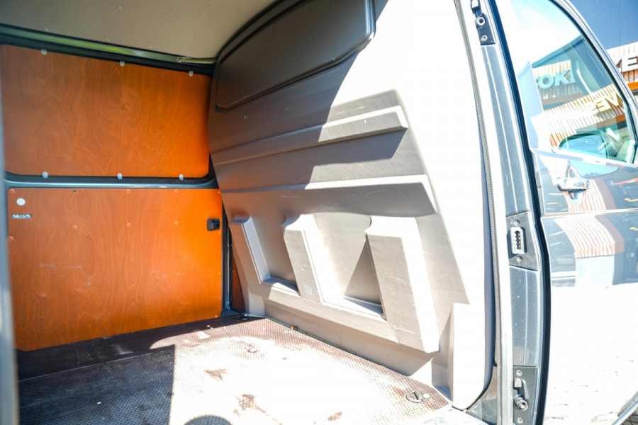 Volkswagen Transporter 2.0 TDI L1H1 28 BULLI Adapt. Cruise LED Groot Navi Virtual Dash DAB+ Camera Automaat!