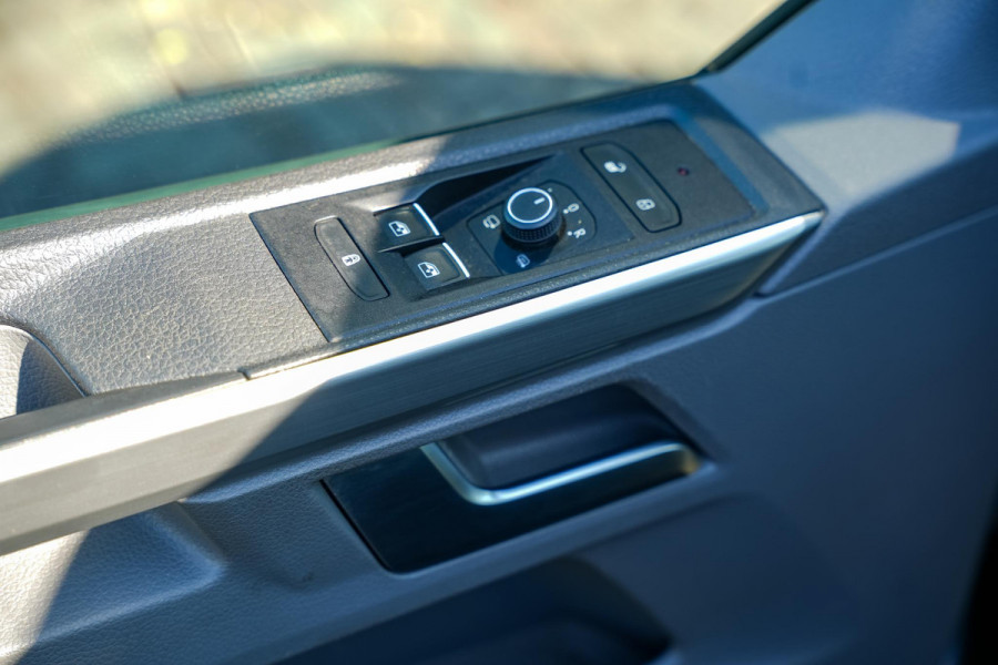 Volkswagen Transporter 2.0 TDI L1H1 28 BULLI Adapt. Cruise LED Groot Navi Virtual Dash DAB+ Camera Automaat!