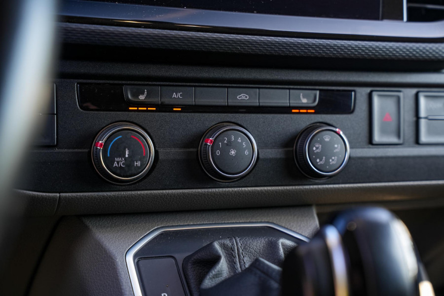 Volkswagen Transporter 2.0 TDI L1H1 28 BULLI Adapt. Cruise LED Groot Navi Virtual Dash DAB+ Camera Automaat!