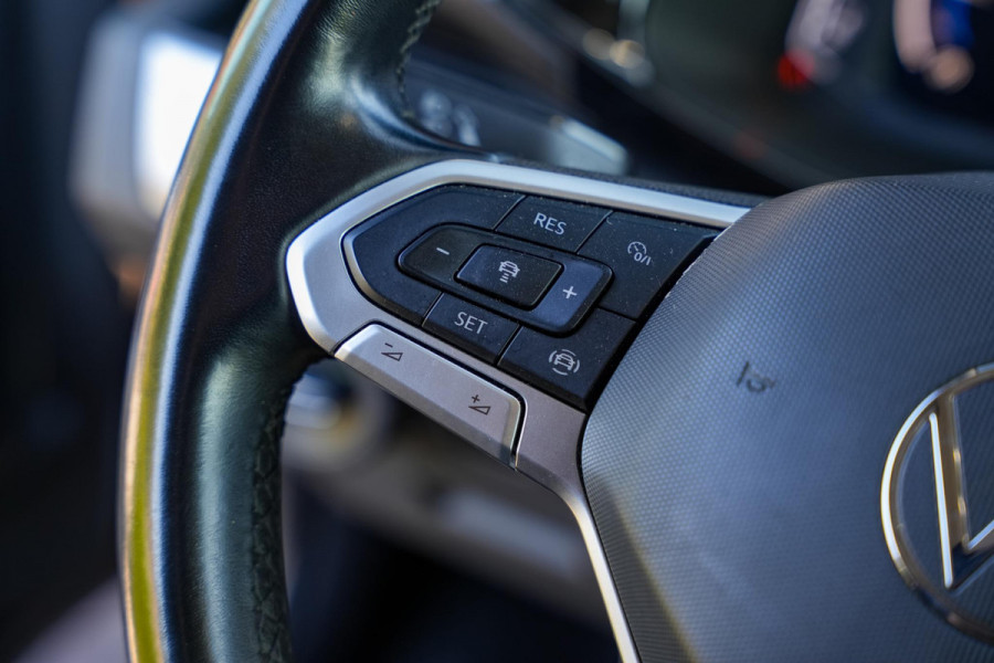 Volkswagen Transporter 2.0 TDI L1H1 28 BULLI Adapt. Cruise LED Groot Navi Virtual Dash DAB+ Camera Automaat!