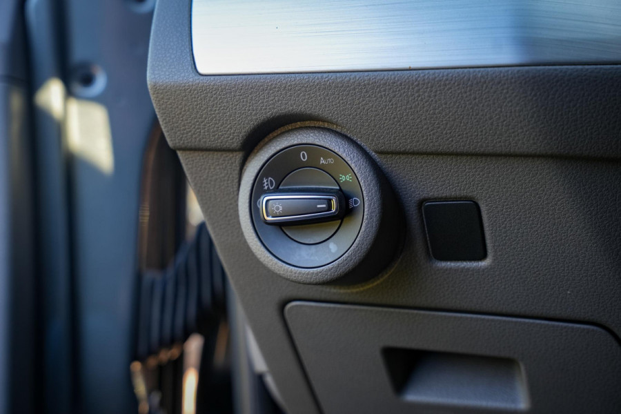 Volkswagen Transporter 2.0 TDI L1H1 28 BULLI Adapt. Cruise LED Groot Navi Virtual Dash DAB+ Camera Automaat!