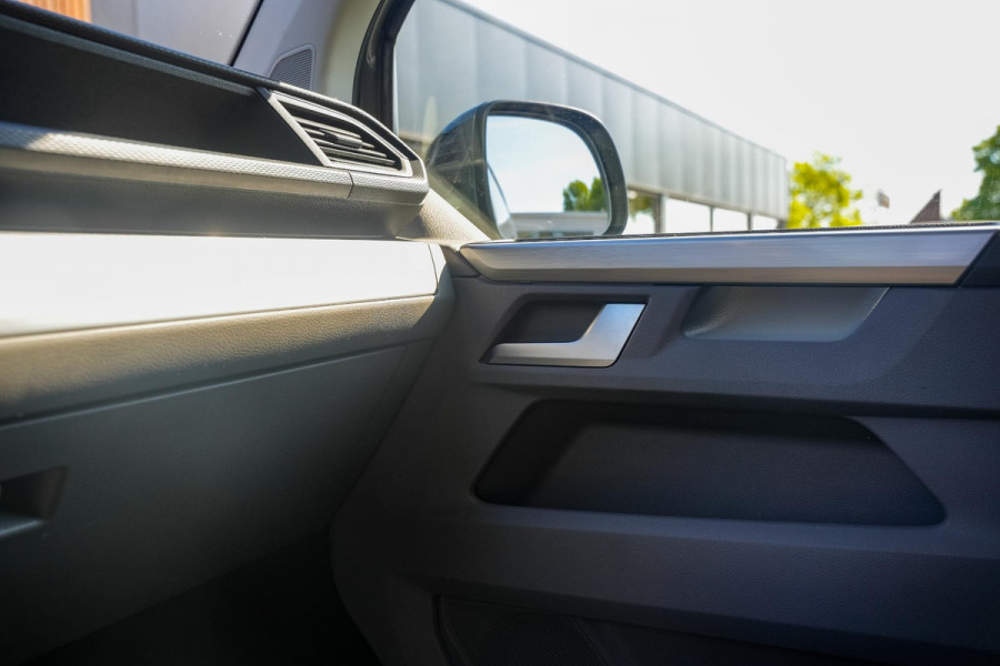 Volkswagen Transporter 2.0 TDI L1H1 28 BULLI Adapt. Cruise LED Groot Navi Virtual Dash DAB+ Camera Automaat!