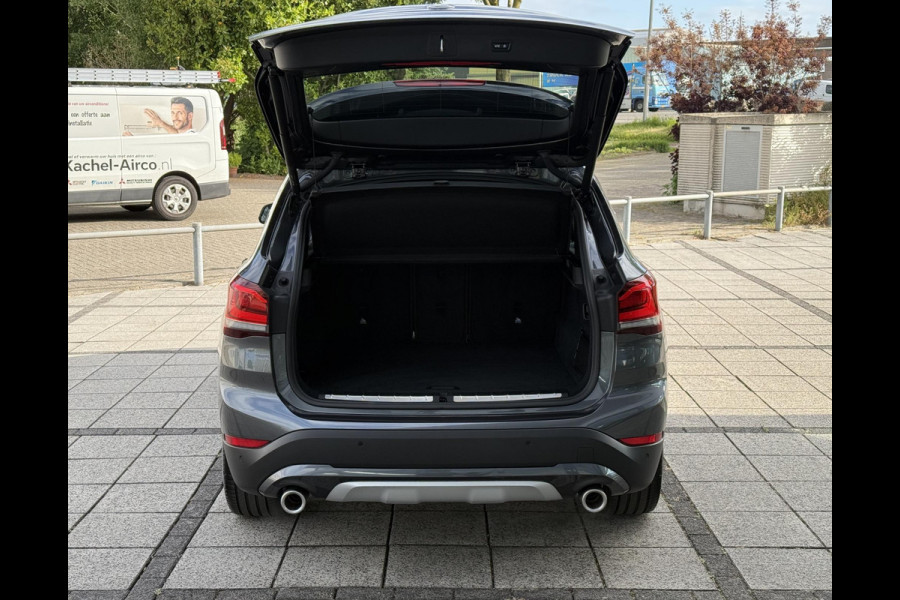 BMW X1 sDrive20i Aut. 190pk High Exe. | Navi | Leder | Stoelverw. |