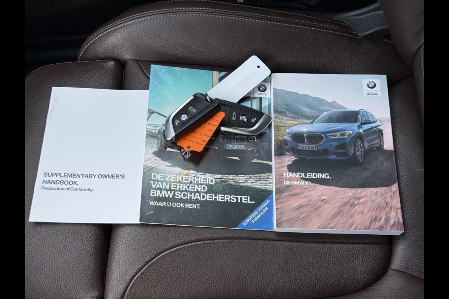 BMW X1 sDrive20i Aut. 190pk High Exe. | Navi | Leder | Stoelverw. |