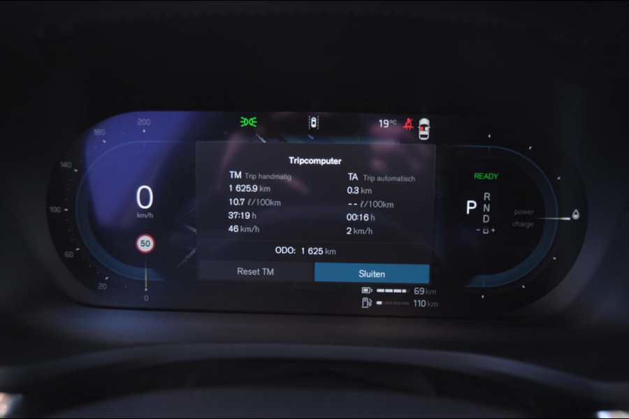 Volvo V60 T6 350PK Automaat AWD Plus Dark / Adaptieve cruise control / BLIS / 19” velgen / Parkeersensoren met camera / Elektrische achterklep / Adaptieve koplampen / Apple carplay / Elektrische stoelen / Harman Kardon Audio / Keyless entry / stoel - en stuurwielverwarming