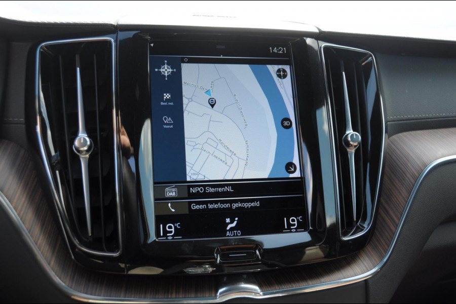 Volvo XC60 T6 340PK Automaat AWD Inscription / Adaptieve cruise control / BLIS / Parkeersensoren met 360 camera / Elektrische stoelen / Keyless entry / 22” velgen / Apple carplay / Leder dashboard / Harman Kardon audio