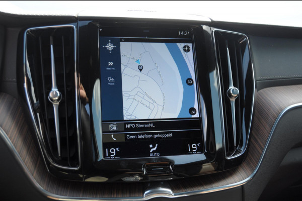 Volvo XC60 T6 340PK Automaat AWD Inscription / Adaptieve cruise control / BLIS / Parkeersensoren met 360 camera / Elektrische stoelen / Keyless entry / 22” velgen / Apple carplay / Leder dashboard / Harman Kardon audio
