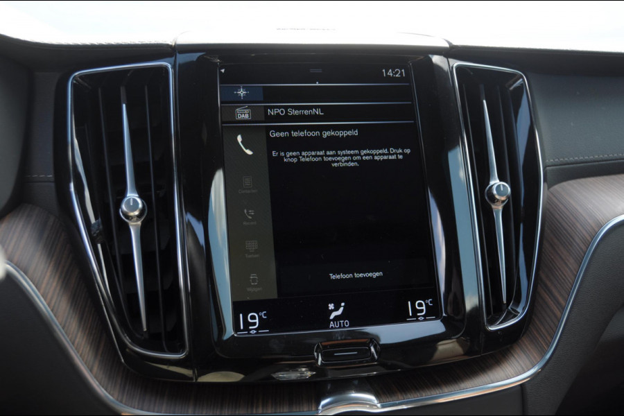 Volvo XC60 T6 340PK Automaat AWD Inscription / Adaptieve cruise control / BLIS / Parkeersensoren met 360 camera / Elektrische stoelen / Keyless entry / 22” velgen / Apple carplay / Leder dashboard / Harman Kardon audio
