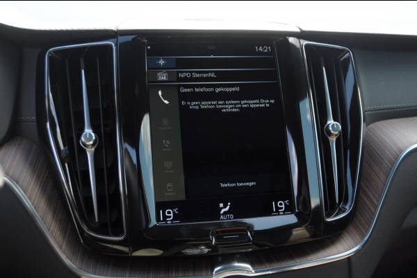 Volvo XC60 T6 340PK Automaat AWD Inscription / Adaptieve cruise control / BLIS / Parkeersensoren met 360 camera / Elektrische stoelen / Keyless entry / 22” velgen / Apple carplay / Leder dashboard / Harman Kardon audio