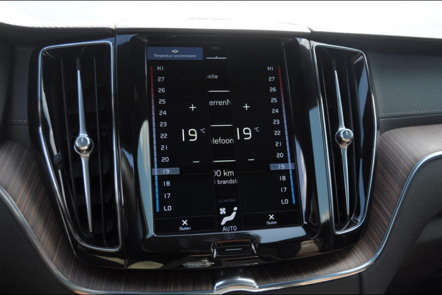 Volvo XC60 T6 340PK Automaat AWD Inscription / Adaptieve cruise control / BLIS / Parkeersensoren met 360 camera / Elektrische stoelen / Keyless entry / 22” velgen / Apple carplay / Leder dashboard / Harman Kardon audio