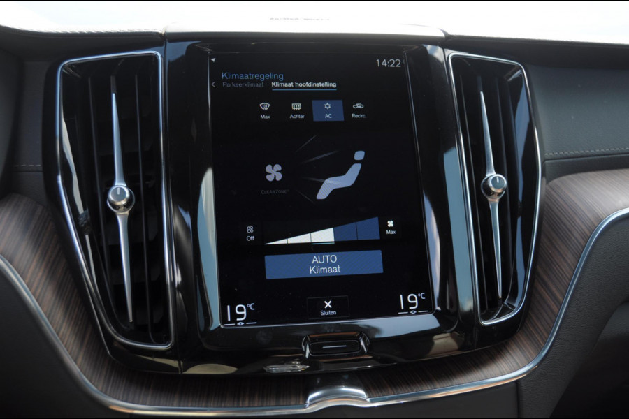 Volvo XC60 T6 340PK Automaat AWD Inscription / Adaptieve cruise control / BLIS / Parkeersensoren met 360 camera / Elektrische stoelen / Keyless entry / 22” velgen / Apple carplay / Leder dashboard / Harman Kardon audio