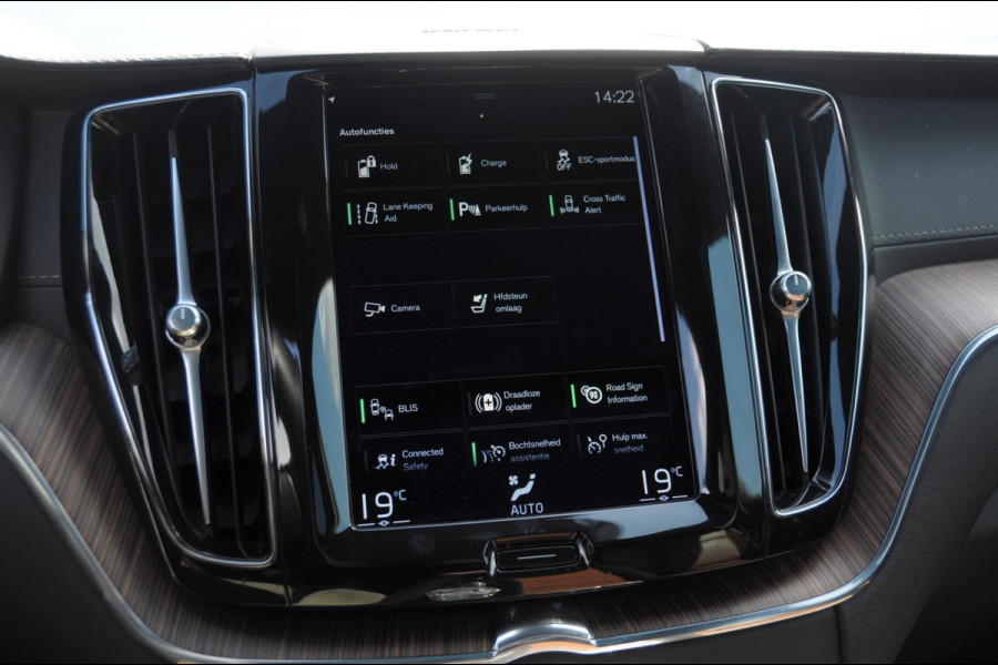 Volvo XC60 T6 340PK Automaat AWD Inscription / Adaptieve cruise control / BLIS / Parkeersensoren met 360 camera / Elektrische stoelen / Keyless entry / 22” velgen / Apple carplay / Leder dashboard / Harman Kardon audio