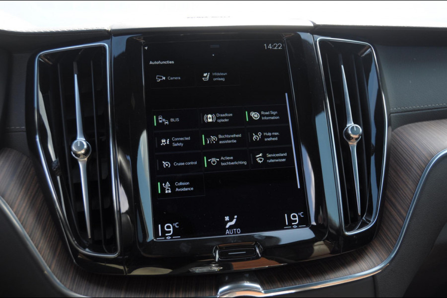 Volvo XC60 T6 340PK Automaat AWD Inscription / Adaptieve cruise control / BLIS / Parkeersensoren met 360 camera / Elektrische stoelen / Keyless entry / 22” velgen / Apple carplay / Leder dashboard / Harman Kardon audio
