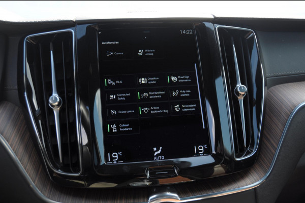 Volvo XC60 T6 340PK Automaat AWD Inscription / Adaptieve cruise control / BLIS / Parkeersensoren met 360 camera / Elektrische stoelen / Keyless entry / 22” velgen / Apple carplay / Leder dashboard / Harman Kardon audio