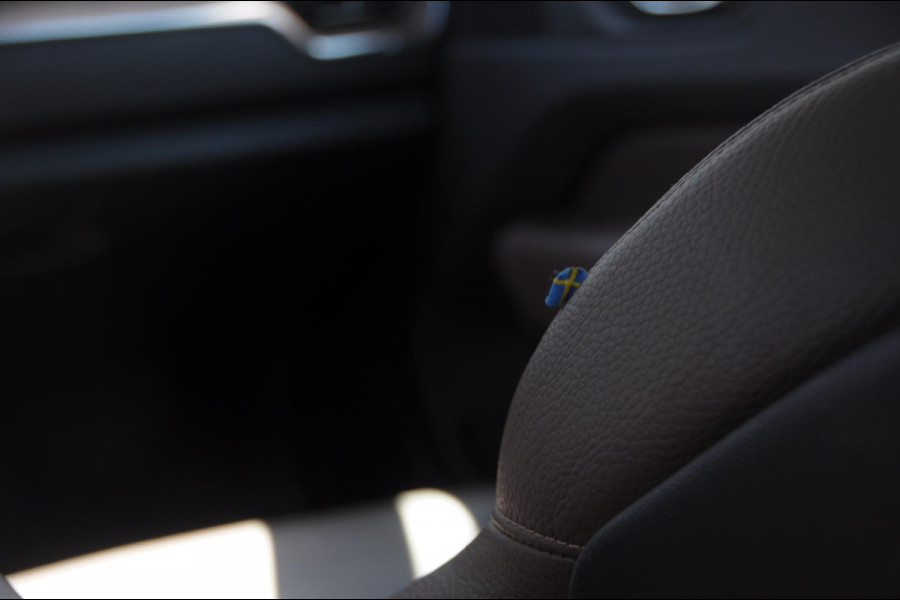 Volvo XC60 T6 340PK Automaat AWD Inscription / Adaptieve cruise control / BLIS / Parkeersensoren met 360 camera / Elektrische stoelen / Keyless entry / 22” velgen / Apple carplay / Leder dashboard / Harman Kardon audio