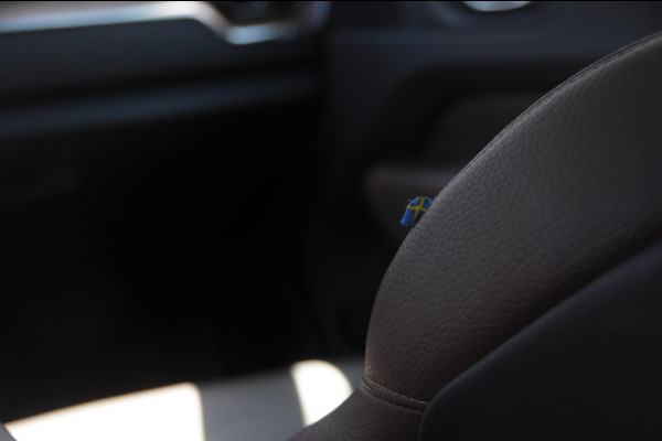 Volvo XC60 T6 340PK Automaat AWD Inscription / Adaptieve cruise control / BLIS / Parkeersensoren met 360 camera / Elektrische stoelen / Keyless entry / 22” velgen / Apple carplay / Leder dashboard / Harman Kardon audio