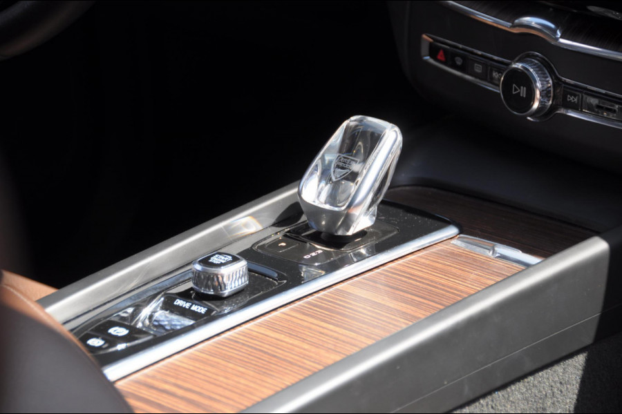 Volvo XC60 T6 340PK Automaat AWD Inscription / Adaptieve cruise control / BLIS / Parkeersensoren met 360 camera / Elektrische stoelen / Keyless entry / 22” velgen / Apple carplay / Leder dashboard / Harman Kardon audio