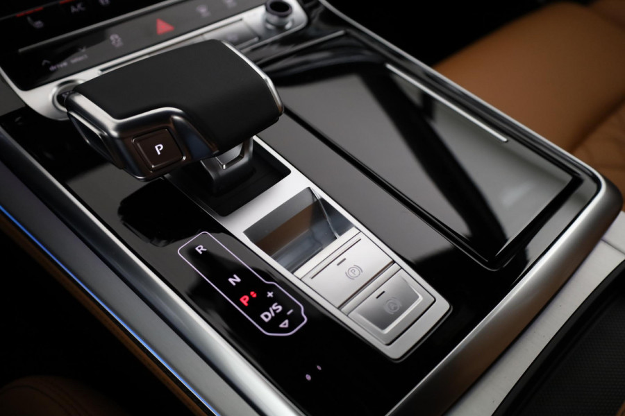 Audi Q7 55 TFSI e quattro Pro Line S 394pk Audi EXCLUSIVE | ACC | Omgevingscamera's | Panoramadak | Vierwielbesturing | B&O |