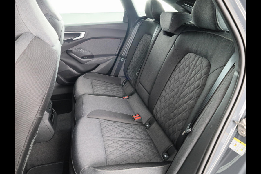 Audi A5 Avant Edition One 35 TFSI 110 kW / 150 pk Avant 7 versn. S-edition, optiek pakket zwart, adaptive cruise control, achteruitrijcamera, stoelverwarming voor