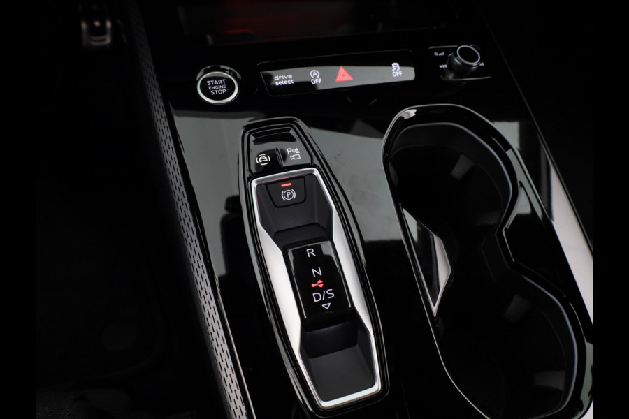Audi A5 Edition One 35 TFSI 110 kW / 150 PK Limousine 7 ve S-Edition, Tech Plus pakket, optiek pakket zwart, camera's rondom, adaptive cruise control, privacy glass, keyless-entry