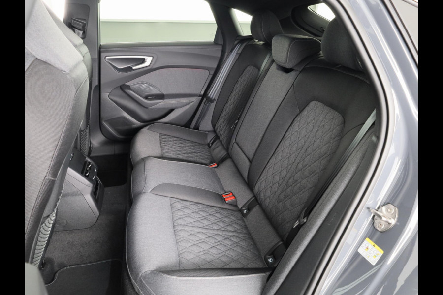 Audi A5 Edition One 35 TFSI 110 kW / 150 PK Limousine 7 ve S-Edition, Tech Plus pakket, optiek pakket zwart, camera's rondom, adaptive cruise control, privacy glass, keyless-entry