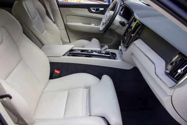 Volvo XC60 2.0 T6 Plug-in hybrid AWD Inscription|Prijs rijklaar incl. 12 mnd garantie | LMV PDC Panodak Camera