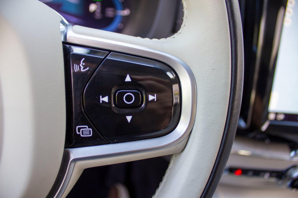 Volvo XC60 2.0 T6 Plug-in hybrid AWD Inscription|Prijs rijklaar incl. 12 mnd garantie | LMV PDC Panodak Camera