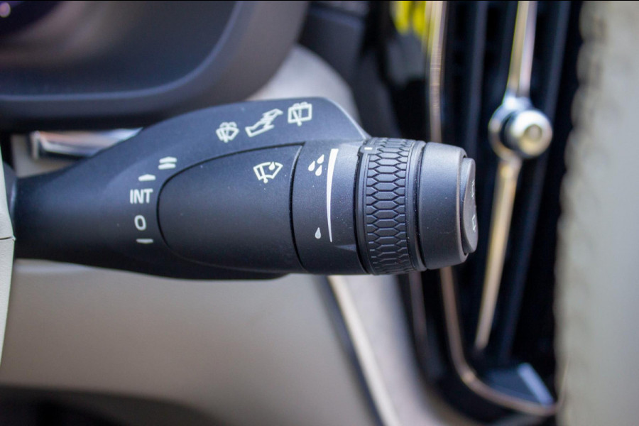 Volvo XC60 2.0 T6 Plug-in hybrid AWD Inscription|Prijs rijklaar incl. 12 mnd garantie | LMV PDC Panodak Camera
