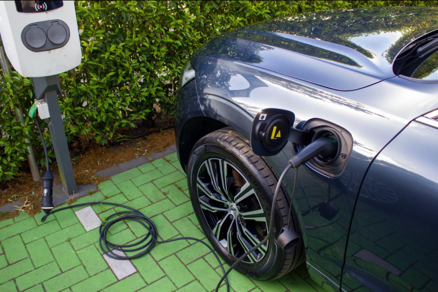 Volvo XC60 2.0 T6 Plug-in hybrid AWD Inscription|Prijs rijklaar incl. 12 mnd garantie | LMV PDC Panodak Camera