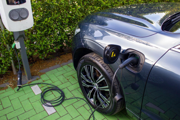 Volvo XC60 2.0 T6 Plug-in hybrid AWD Inscription|Prijs rijklaar incl. 12 mnd garantie | LMV PDC Panodak Camera