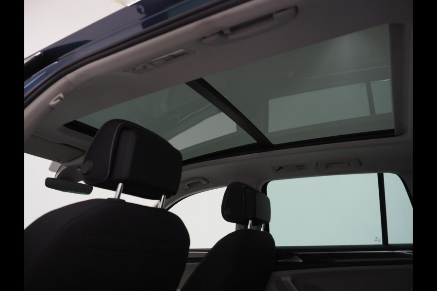 Volkswagen Tiguan 1.4 TSI eHybrid Elegance | Panoramadak | Adaptive Cruise | Virtual | Camera | Stoel/Stuurverwarming