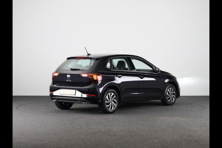 Volkswagen Polo 1.0 TSI Life 95 pk | Navigatie via App | Parkeersensoren | Adaptieve cruise control | LED koplampen |