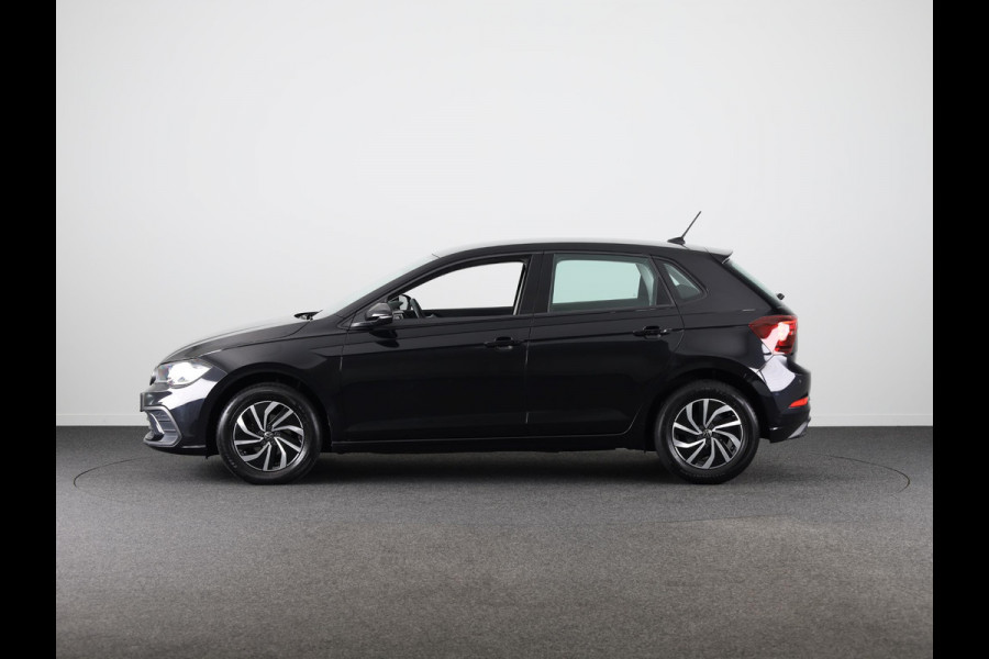 Volkswagen Polo 1.0 TSI Life 95 pk | Navigatie via App | Parkeersensoren | Adaptieve cruise control | LED koplampen |