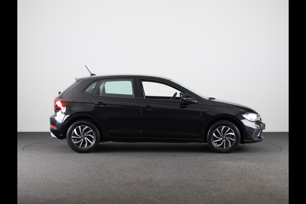 Volkswagen Polo 1.0 TSI Life 95 pk | Navigatie via App | Parkeersensoren | Adaptieve cruise control | LED koplampen |