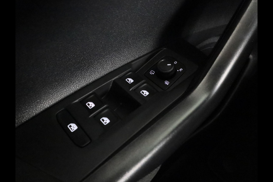 Volkswagen Polo 1.0 TSI Life 95 pk | Navigatie via App | Parkeersensoren | Adaptieve cruise control | LED koplampen |