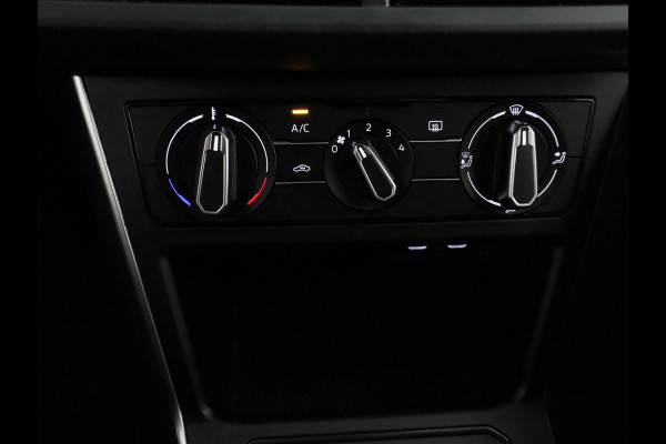 Volkswagen Polo 1.0 TSI Life 95 pk | Navigatie via App | Parkeersensoren | Adaptieve cruise control | LED koplampen |