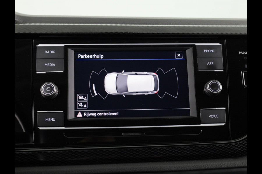 Volkswagen Polo 1.0 TSI Life 95 pk | Navigatie via App | Parkeersensoren | Adaptieve cruise control | LED koplampen |