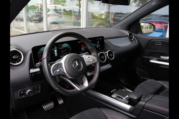 Mercedes-Benz B-Klasse 180 Business Solution AMG Automaat | Panoramadak | Navigatie | LED