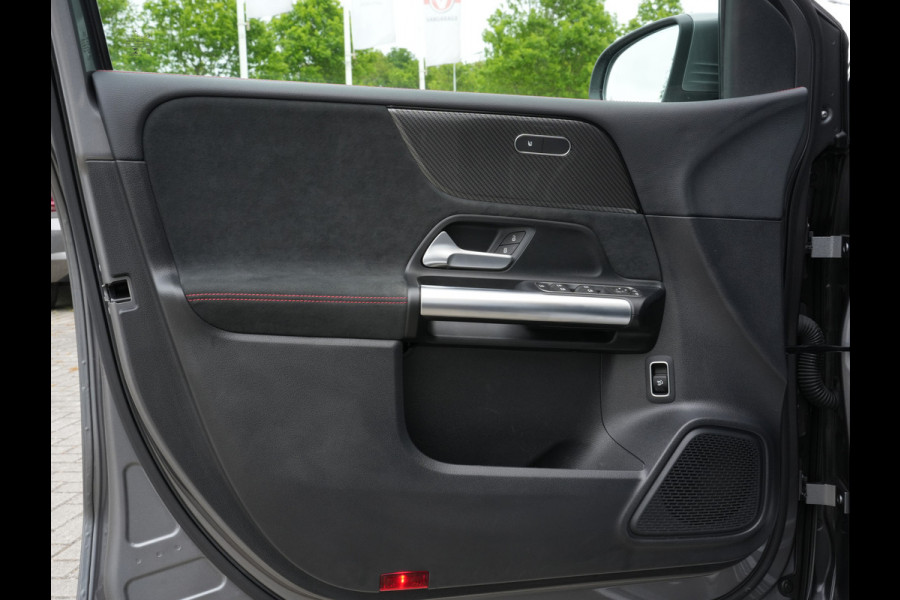 Mercedes-Benz B-Klasse 180 Business Solution AMG Automaat | Panoramadak | Navigatie | LED