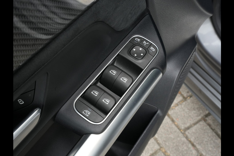 Mercedes-Benz B-Klasse 180 Business Solution AMG Automaat | Panoramadak | Navigatie | LED