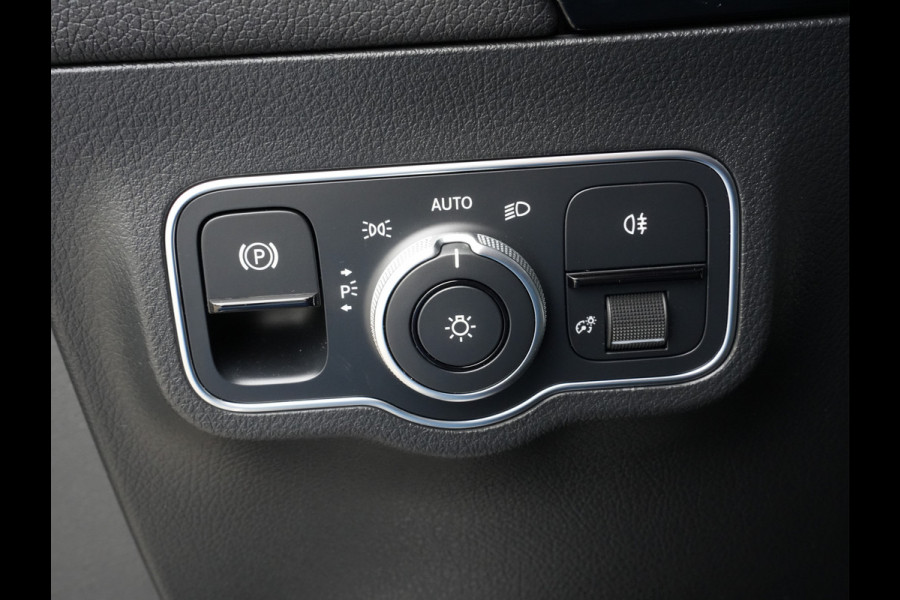 Mercedes-Benz B-Klasse 180 Business Solution AMG Automaat | Panoramadak | Navigatie | LED