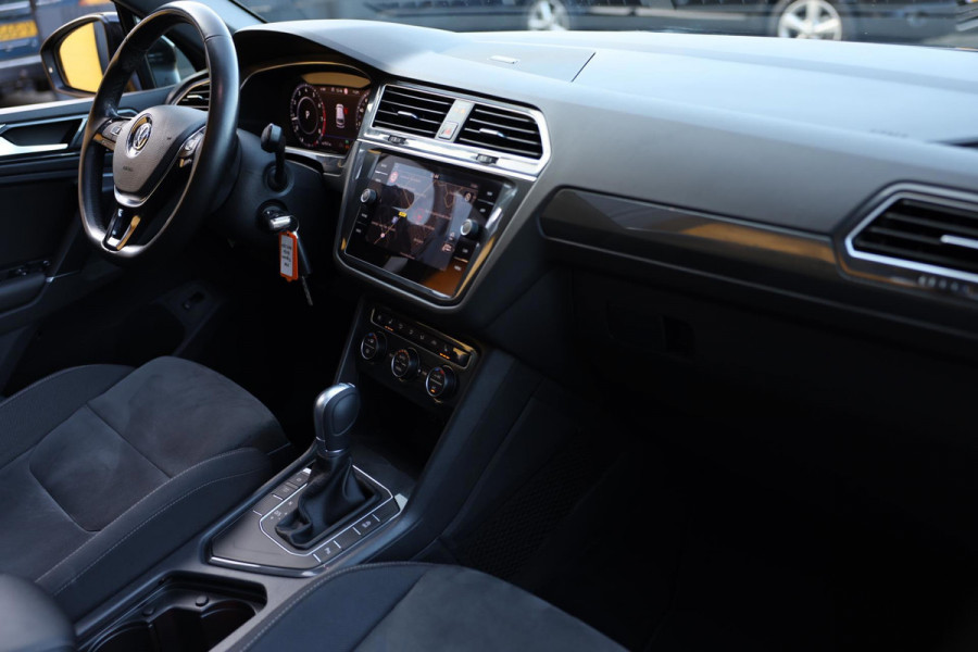Volkswagen Tiguan 1.4 TSI ACT R Line / AUT / Open Pano / Digital Cockpit / ACC / Lane Assist / Navi / Xenon / Pdc / Allu Velgen