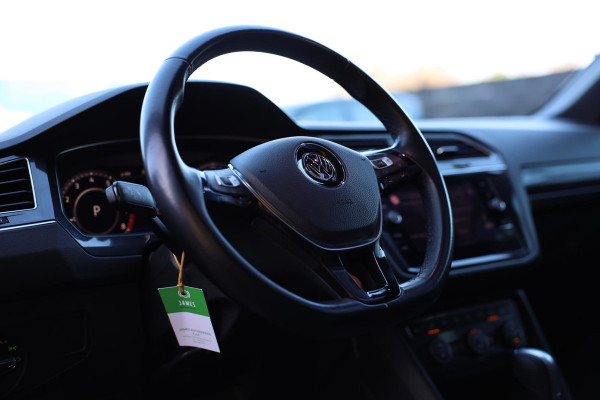 Volkswagen Tiguan 1.4 TSI ACT R Line / AUT / Open Pano / Digital Cockpit / ACC / Lane Assist / Navi / Xenon / Pdc / Allu Velgen
