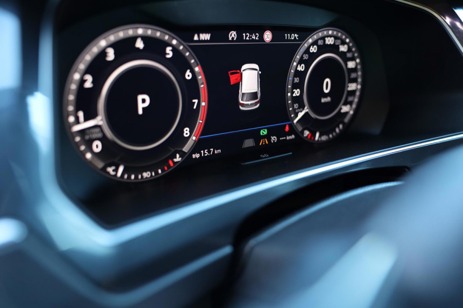 Volkswagen Tiguan 1.4 TSI ACT R Line / AUT / Open Pano / Digital Cockpit / ACC / Lane Assist / Navi / Xenon / Pdc / Allu Velgen