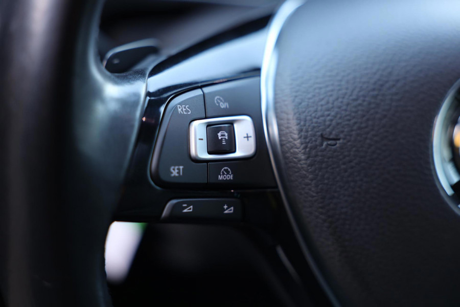 Volkswagen Tiguan 1.4 TSI ACT R Line / AUT / Open Pano / Digital Cockpit / ACC / Lane Assist / Navi / Xenon / Pdc / Allu Velgen