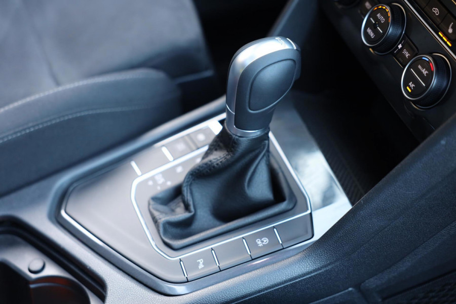 Volkswagen Tiguan 1.4 TSI ACT R Line / AUT / Open Pano / Digital Cockpit / ACC / Lane Assist / Navi / Xenon / Pdc / Allu Velgen