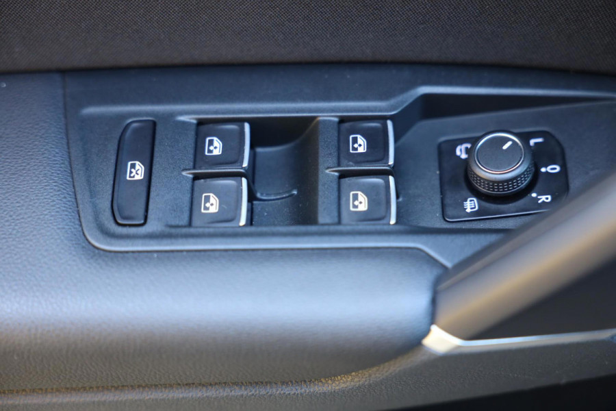 Volkswagen Tiguan 1.4 TSI ACT R Line / AUT / Open Pano / Digital Cockpit / ACC / Lane Assist / Navi / Xenon / Pdc / Allu Velgen