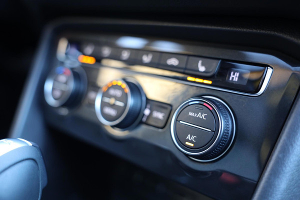 Volkswagen Tiguan 1.4 TSI ACT R Line / AUT / Open Pano / Digital Cockpit / ACC / Lane Assist / Navi / Xenon / Pdc / Allu Velgen