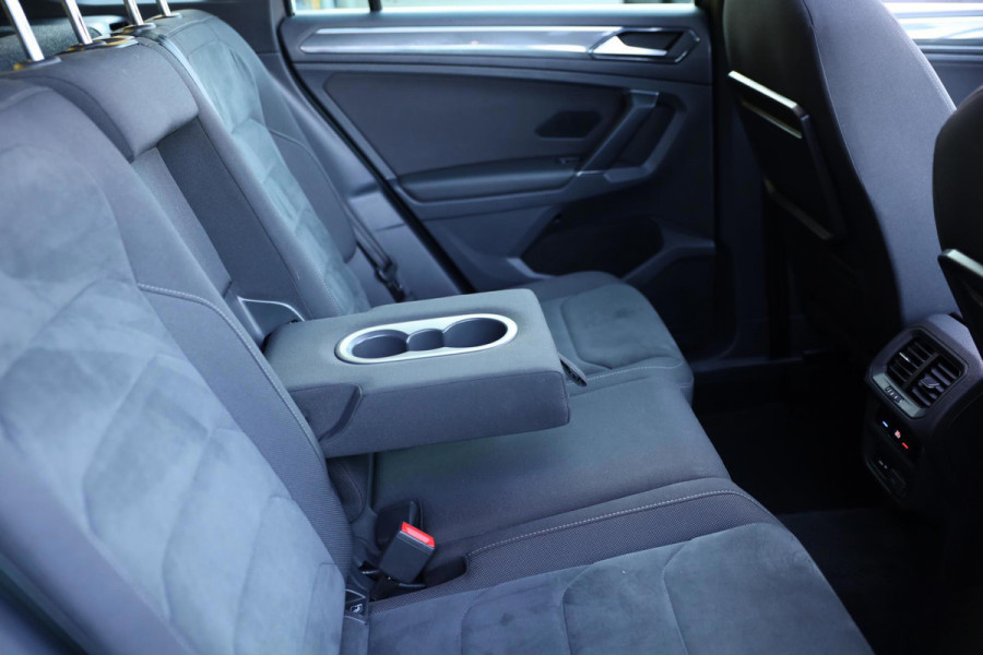 Volkswagen Tiguan 1.4 TSI ACT R Line / AUT / Open Pano / Digital Cockpit / ACC / Lane Assist / Navi / Xenon / Pdc / Allu Velgen